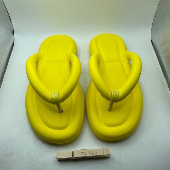 Melissa Free Yellow Women's Flip Flops size 7 - Picture 3 of 8